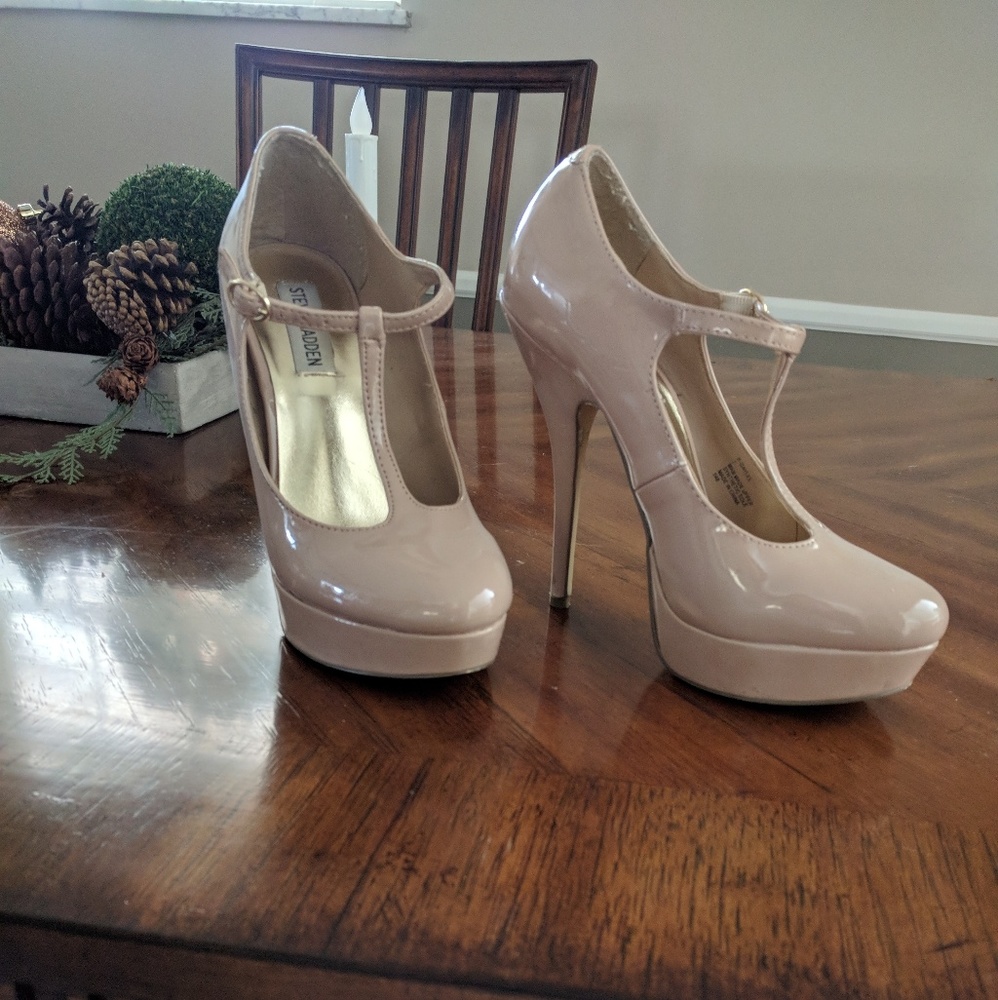 Steve Madden patent leather nude/taupe heels